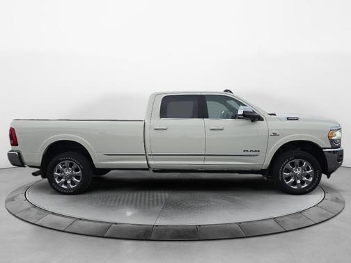 2022 RAM 3500 Limited Crew Cab 4x4 8' Box