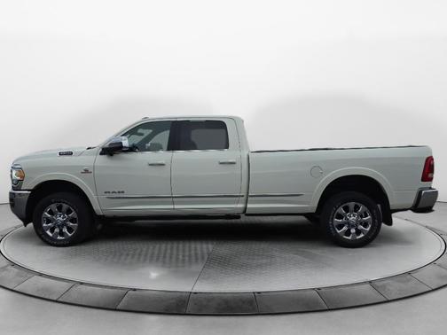 2022 RAM 3500 Limited Crew Cab 4x4 8' Box