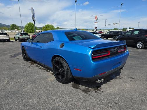 B5 Blue Pearl Coat 2015 Dodge Challenger SRT 392