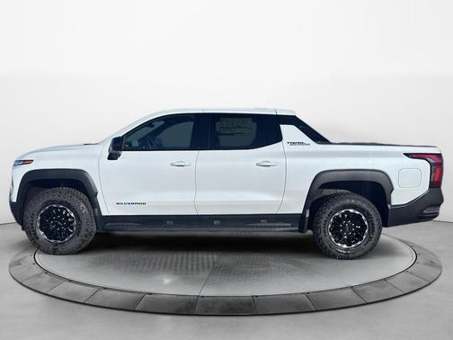 Polar White Tricoat 2026 Chevrolet Silverado EV Trail Boss