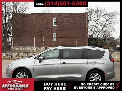 2017 Chrysler Pacifica Touring-L