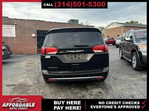 2017 Chrysler Pacifica Touring-L