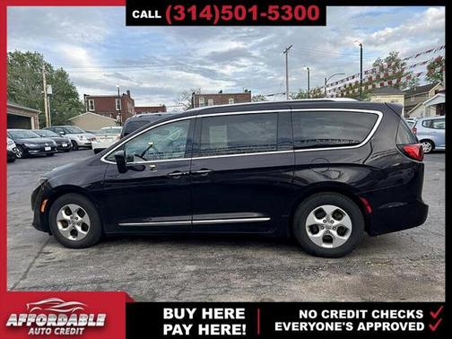 2017 Chrysler Pacifica Touring-L
