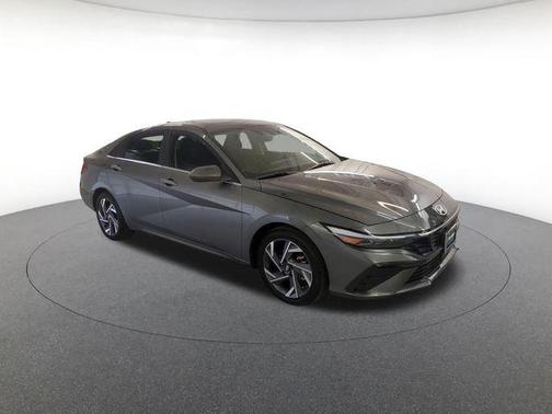 2025 Hyundai ELANTRA SEL