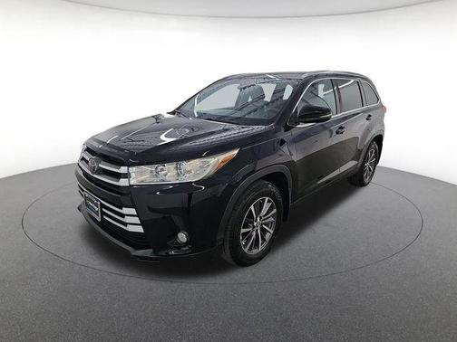 Midnight Black Metallic 2019 Toyota Highlander XLE