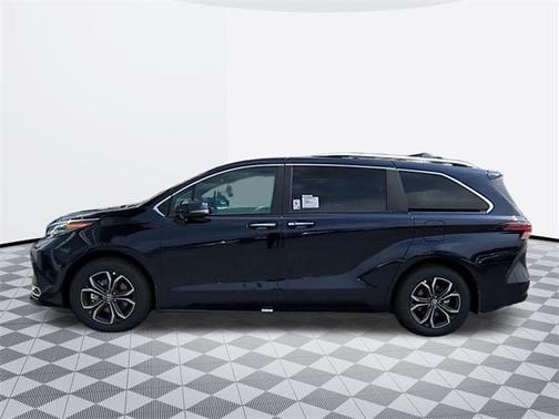 2025 Toyota Sienna Platinum 7 Passenger