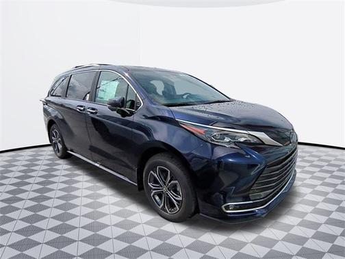 2025 Toyota Sienna Platinum 7 Passenger