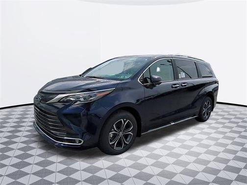 2025 Toyota Sienna Platinum 7 Passenger