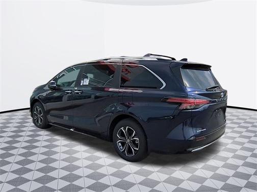 2025 Toyota Sienna Platinum 7 Passenger