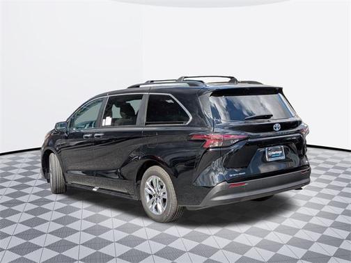 2025 Toyota Sienna XLE 7 Passenger