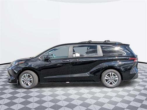 2025 Toyota Sienna XLE 7 Passenger