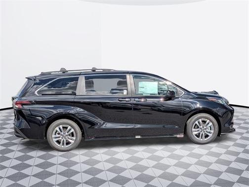 2025 Toyota Sienna XLE 7 Passenger