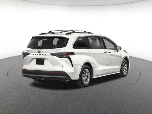 Ice Cap 2026 Toyota Sienna LE