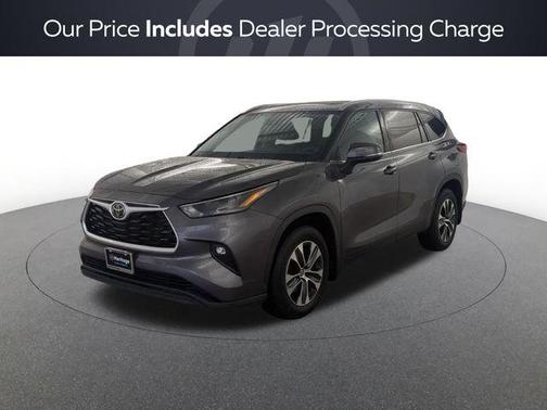 Magnetic Gray Metallic 2022 Toyota Highlander XLE