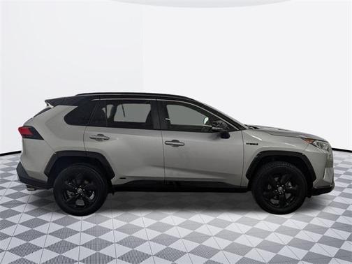 2020 Toyota RAV4 Hybrid SE