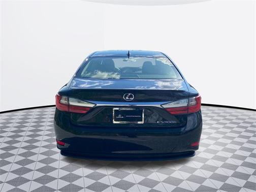 2016 Lexus ES 300h Base