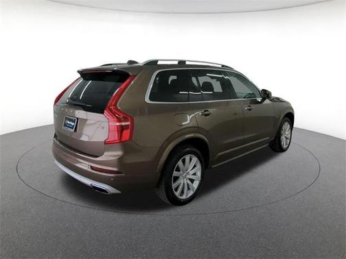 2016 Volvo XC90 T6 Momentum