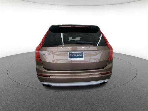 2016 Volvo XC90 T6 Momentum