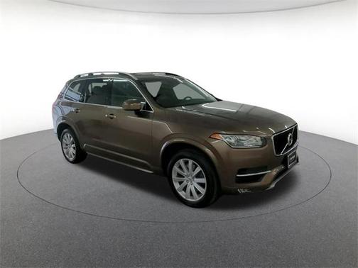 2016 Volvo XC90 T6 Momentum