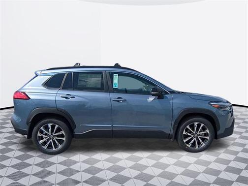 2025 Toyota Corolla Cross XLE
