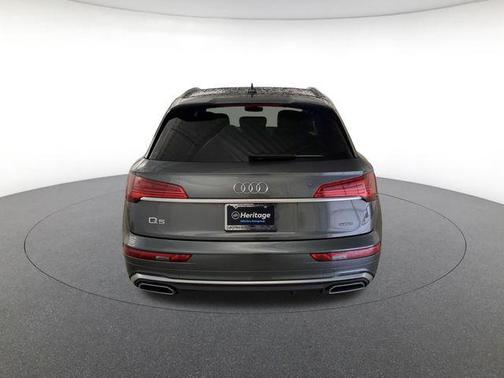 Daytona Gray Pearl Effect 2023 Audi Q5 45 S line Premium