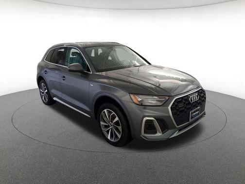 Daytona Gray Pearl Effect 2023 Audi Q5 45 S line Premium