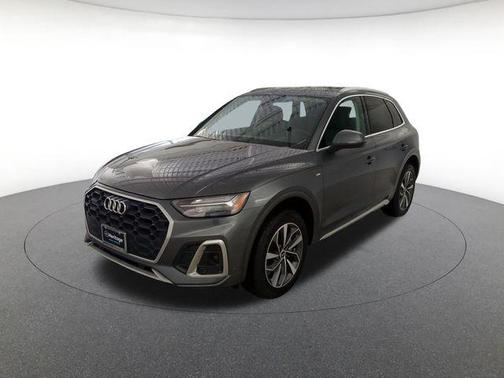 Daytona Gray Pearl Effect 2023 Audi Q5 45 S line Premium