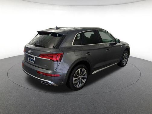 Daytona Gray Pearl Effect 2023 Audi Q5 45 S line Premium