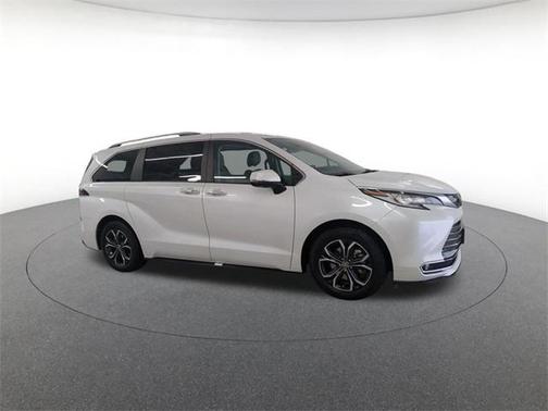 2023 Toyota Sienna Limited