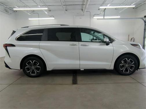 2023 Toyota Sienna Limited