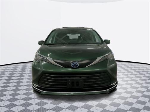 2024 Toyota Sienna XLE 7 Passenger