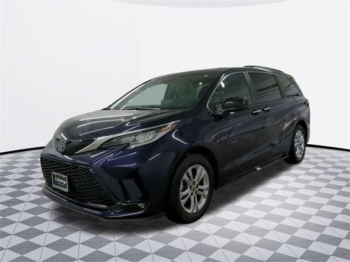 2022 Toyota Sienna XSE 7 Passenger