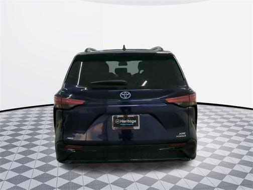 2022 Toyota Sienna XSE 7 Passenger