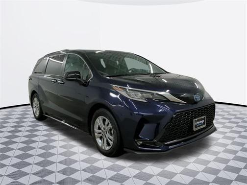 2022 Toyota Sienna XSE 7 Passenger