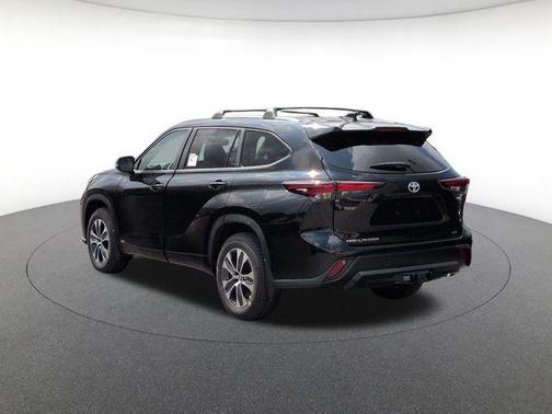 Midnight Black 2026 Toyota Highlander Hybrid XLE
