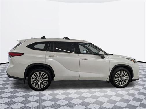 2023 Toyota Highlander Platinum