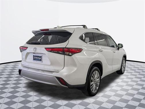 2023 Toyota Highlander Platinum