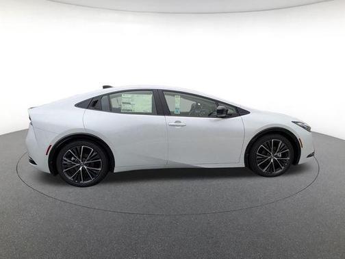 Pear 2026 Toyota Prius Plug-In Hybrid XSE