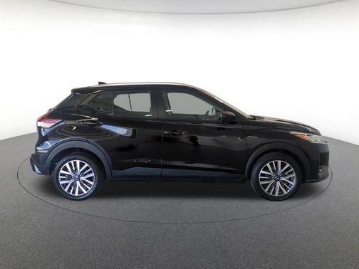 Super Black 2024 Nissan Kicks SV