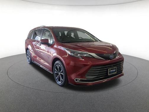 2025 Toyota Sienna Platinum