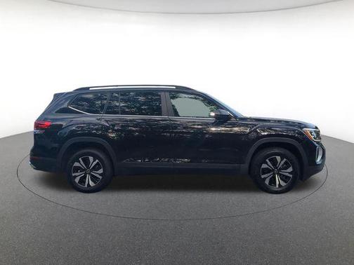 Deep Black Pearl 2024 Volkswagen Atlas 2.0T SE