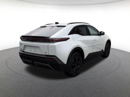 Pear 2026 Toyota C-HR SE