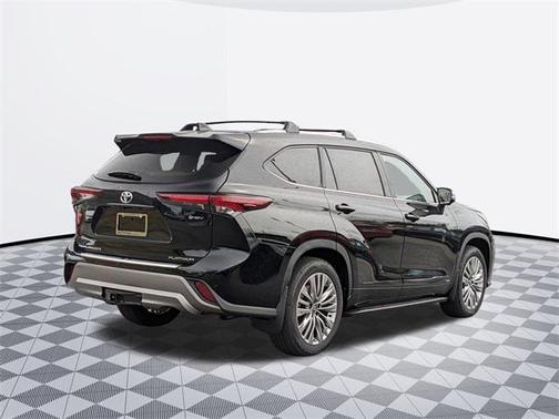 2025 Toyota Highlander Hybrid Platinum