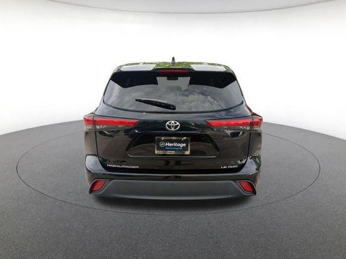 Midnight Black Metallic 2023 Toyota Highlander LE