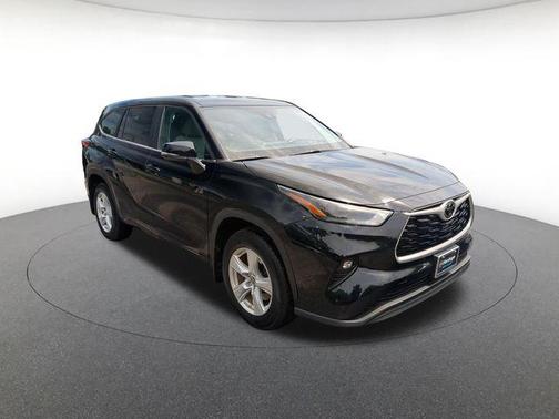 Midnight Black Metallic 2023 Toyota Highlander LE