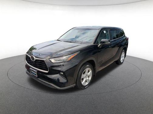 Midnight Black Metallic 2023 Toyota Highlander LE