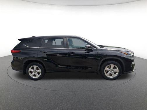 Midnight Black Metallic 2023 Toyota Highlander LE