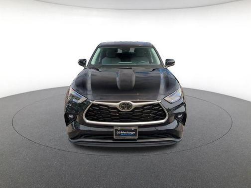 Midnight Black Metallic 2023 Toyota Highlander LE