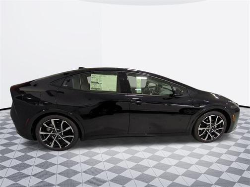 2025 Toyota Prius L