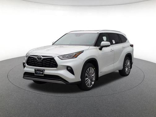 Pear 2026 Toyota Highlander Hybrid Platinum